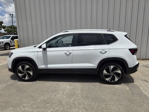 Used 2025 Volkswagen Taos SE AWD/4WD image 7