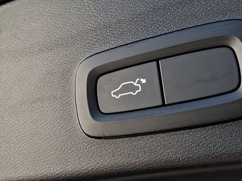 Used 2021 Volvo XC40 T5 Momentum AWD/4WD image 28