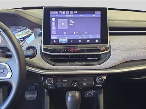 Used 2022 Jeep Compass Latitude image 21