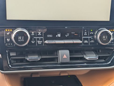 Used 2023 Toyota Highlander Platinum image 23