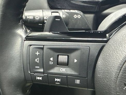 Used 2022 Nissan Pathfinder SL AWD/4WD image 12