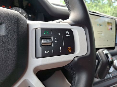 Certified 2025 Land Rover Defender 130 X-Dynamic SE image 22