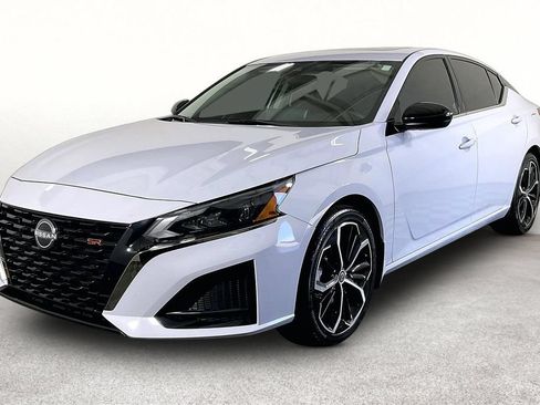 Used 2025 Nissan Altima 2.5 SR w/ SR Premium Package FWD image 12