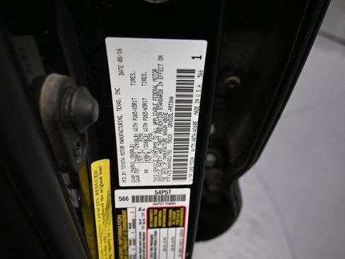 Used 2017 Toyota Tacoma TRD Sport w/ Tow Package image 19