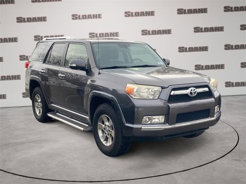 Used 2013 Toyota 4Runner SR5 w/ Convenience Pkg image 2