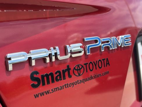 Certified 2018 Toyota Prius Prime Premium FWD image 8