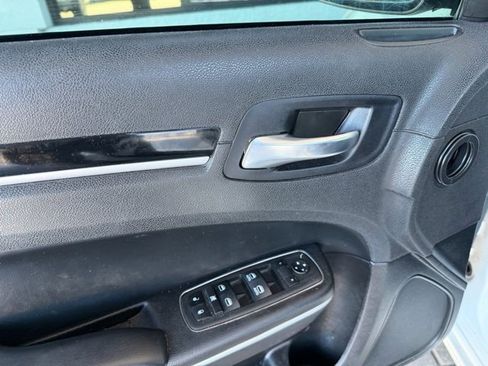 Used 2022 Chrysler 300 S image 7