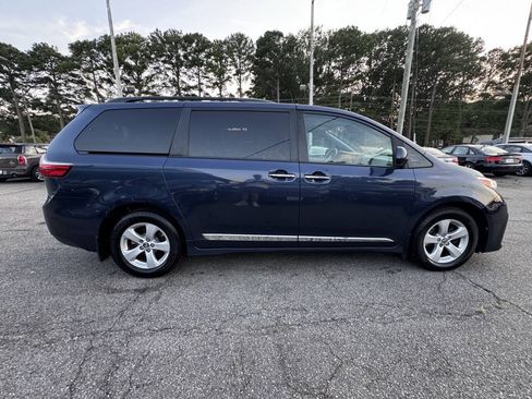 Used 2020 Toyota Sienna LE w/ LE Preferred Package FWD image 6