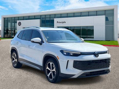 New 2026 Volkswagen Tiguan SE image 2