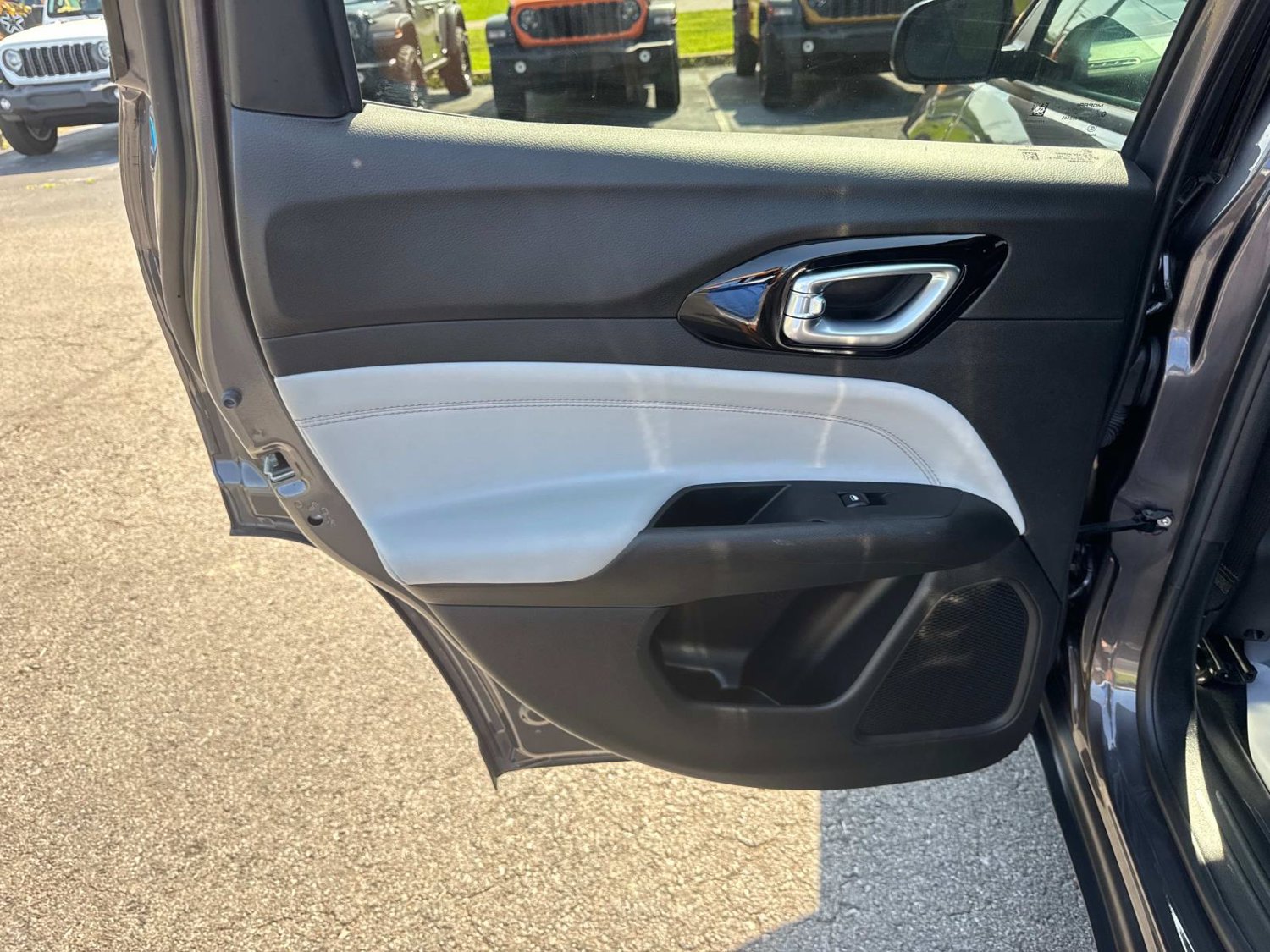 Used 2024 Jeep Compass Limited AWD/4WD image 17