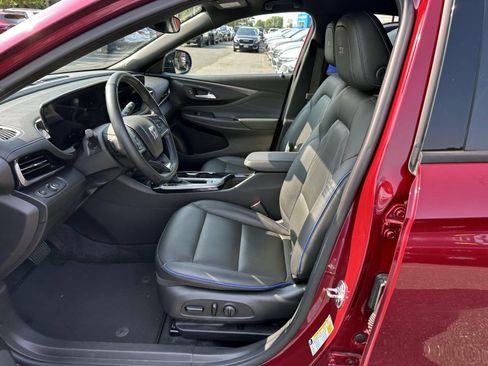 Used 2024 Buick Envista Sport Touring w/ Convenience I Package FWD image 11