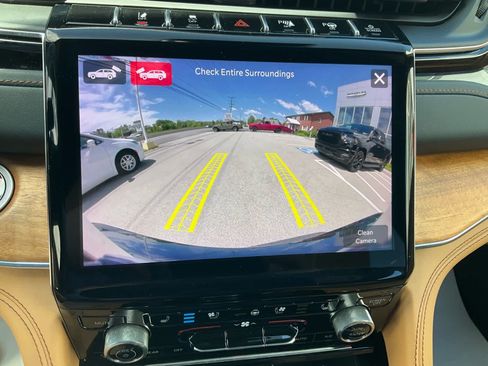 Used 2024 Jeep Grand Cherokee L Summit AWD/4WD image 11