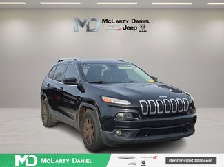 Used 2017 Jeep Cherokee Latitude w/ Safety/Convenience Group video 1