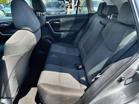Used 2025 Toyota RAV4 XLE FWD image 25