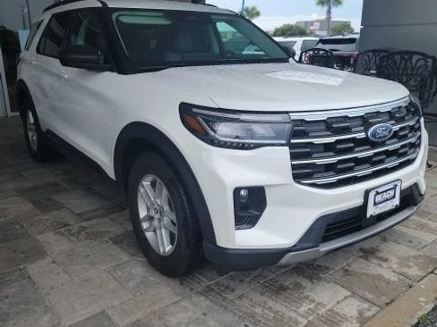 Used 2026 Ford Explorer Active w/ Active Comfort Package RWD image 4