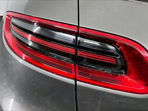 Used 2018 Porsche Macan S image 27