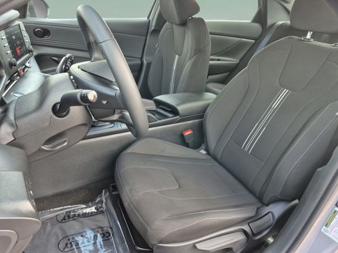 Certified 2025 Hyundai Elantra Sport FWD image 18