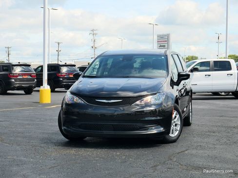 Used 2023 Chrysler Voyager LX image 15