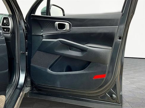 Used 2023 Kia Sorento LX image 24