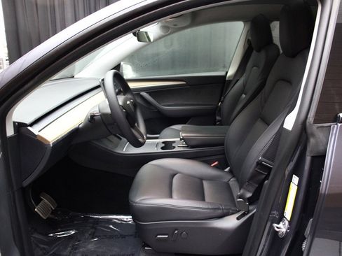 Used 2022 Tesla Model Y Performance image 41