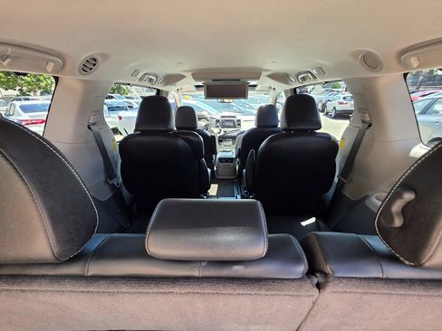 Used 2014 Toyota Sienna SE w/ SE Premium Package w/Entune FWD image 22