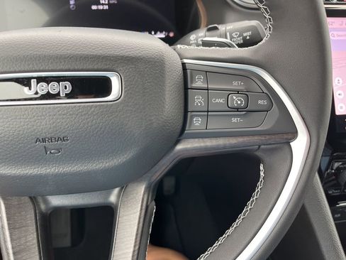 New 2025 Jeep Grand Cherokee Limited w/ Black Appearance Package image 51