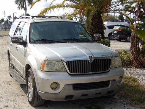 Used 2003 Lincoln Navigator Luxury image 11