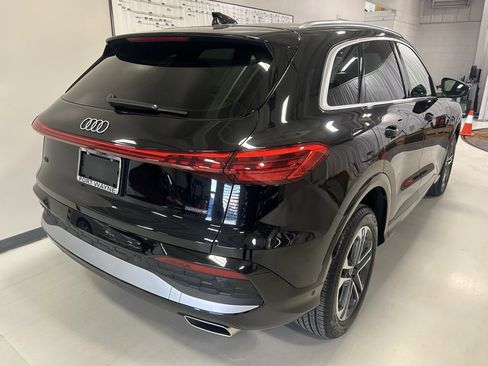 Used 2025 Audi Q5 Premium w/ Convenience Package image 29