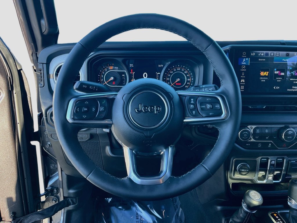 Used 2026 Jeep Wrangler Unlimited Sahara AWD/4WD image 11