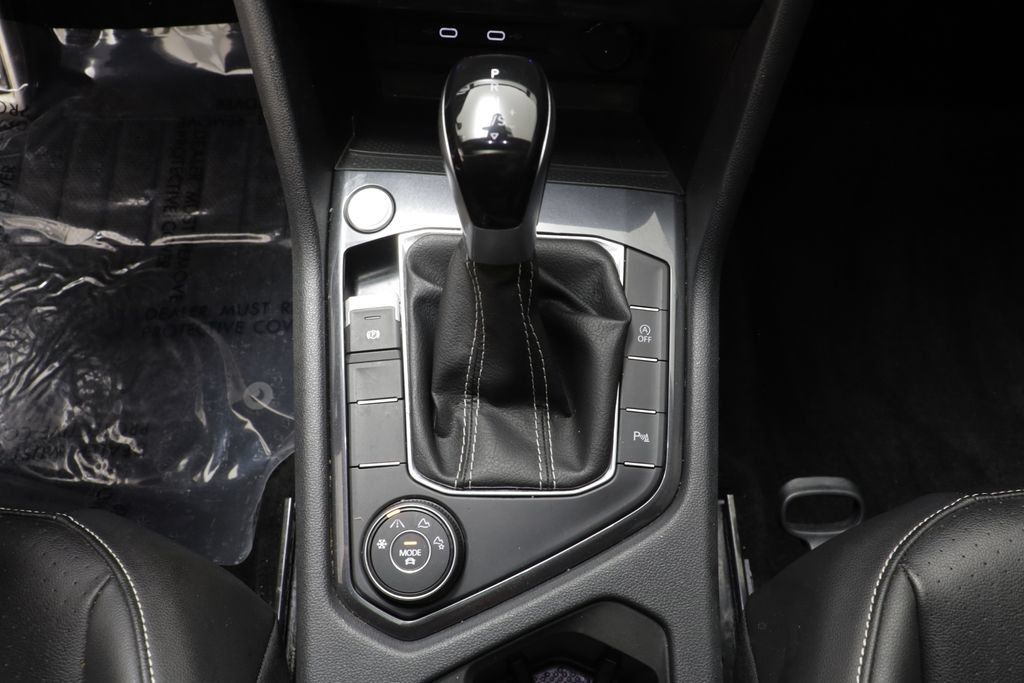 Certified 2024 Volkswagen Tiguan SE R-Line AWD/4WD image 12