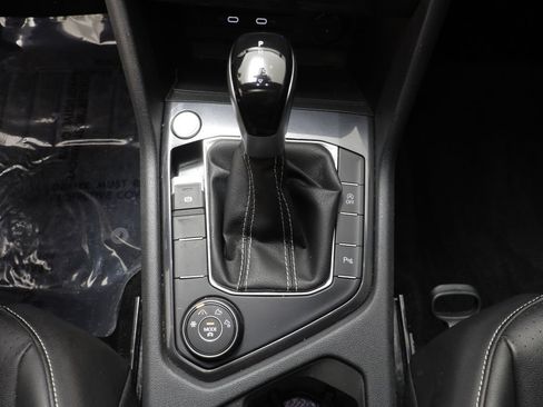 Certified 2024 Volkswagen Tiguan SE R-Line AWD/4WD image 12