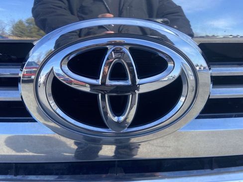 Used 2017 Toyota Tundra SR5 w/ TRD Off Road Package image 29