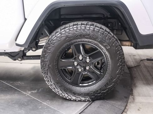 Used 2021 Jeep Gladiator Sport AWD/4WD image 8