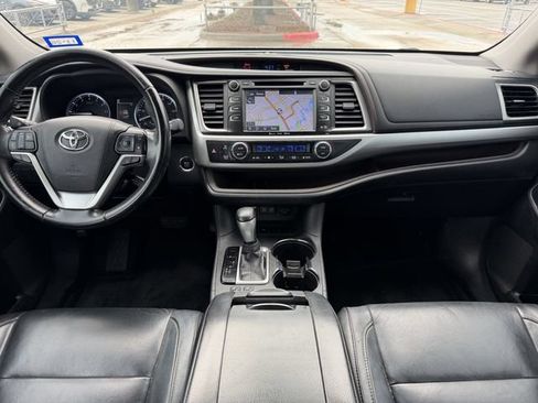 Used 2017 Toyota Highlander XLE FWD image 26
