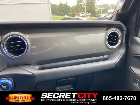 Used 2023 Jeep Wrangler Unlimited Sahara AWD/4WD image 15