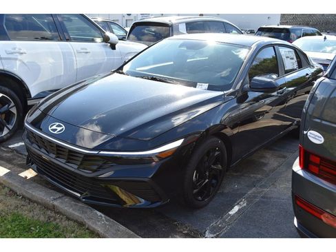Used 2026 Hyundai Elantra Sport FWD image 2