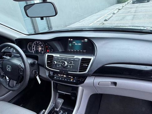 Used 2017 Honda Accord LX image 19