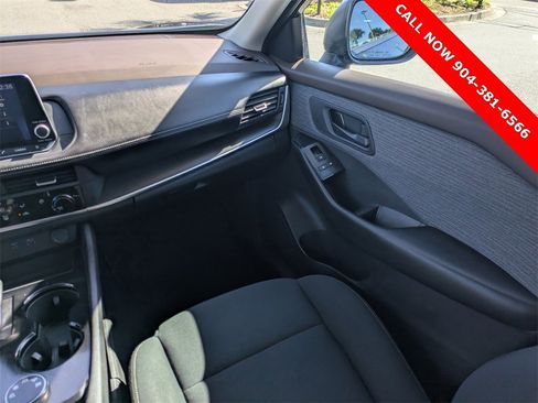 Used 2023 Nissan Rogue S image 16