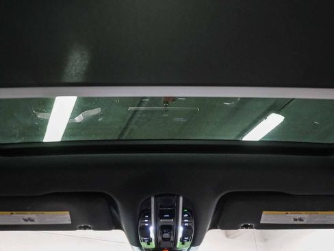 Used 2023 Porsche Cayenne Platinum Edition image 16