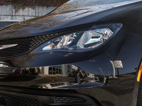 New 2026 Chrysler Voyager LX image 33