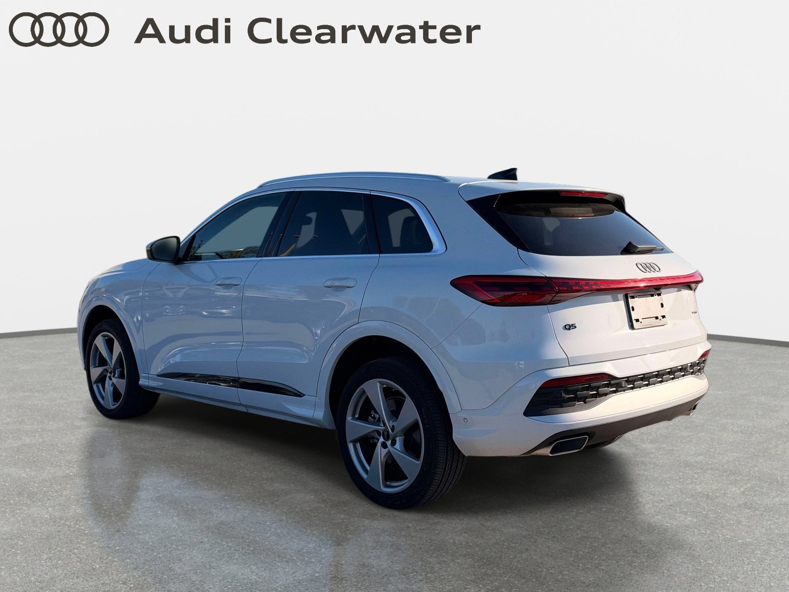 Used 2025 Audi Q5 Premium Plus w/ Premium Plus AWD/4WD image 2