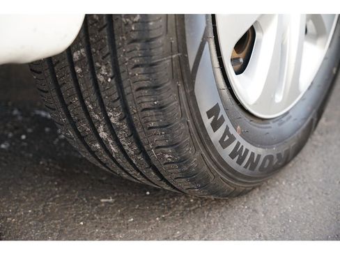 Used 2018 Dodge Grand Caravan SE w/ UConnect Hands-Free Group image 27