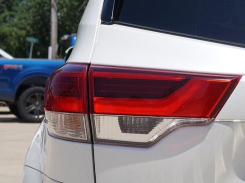 Used 2019 Toyota Highlander Limited AWD/4WD image 18