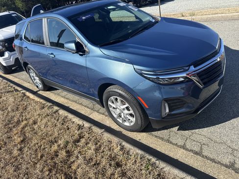 Certified 2024 Chevrolet Equinox LT image 2