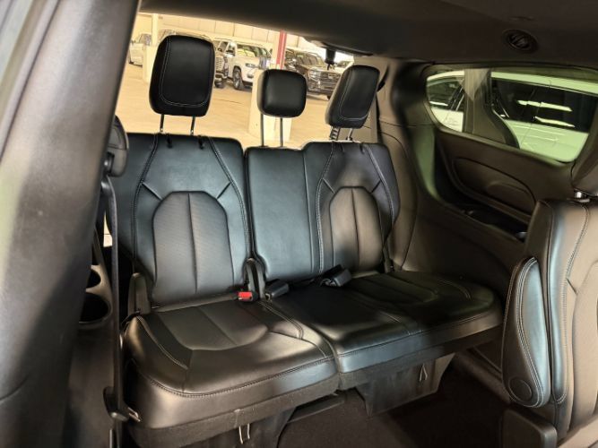 Used 2025 Chrysler Pacifica Select FWD image 26