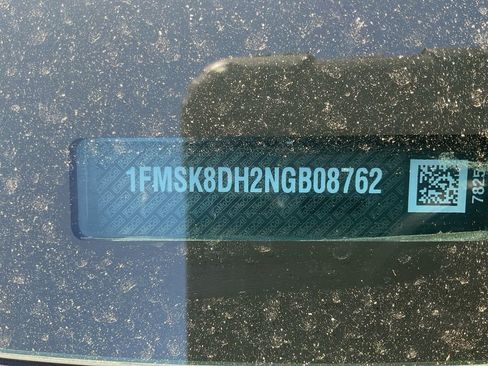 Used 2022 Ford Explorer XLT w/ Equipment Group 202A AWD/4WD image 30
