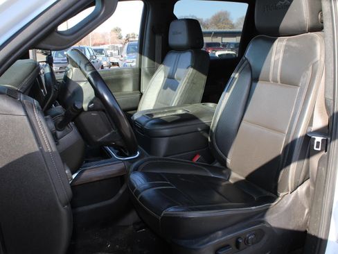 Used 2022 Chevrolet Silverado 2500 High Country w/ Z71 Off-Road Package image 14