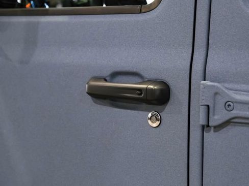 Used 2025 Jeep Wrangler Unlimited Rubicon w/ Technology Group image 32