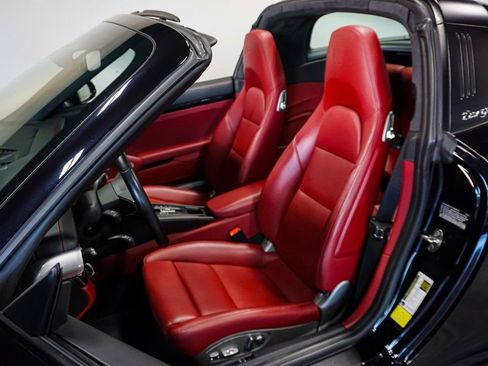 Used 2019 Porsche 911 Targa 4S image 13
