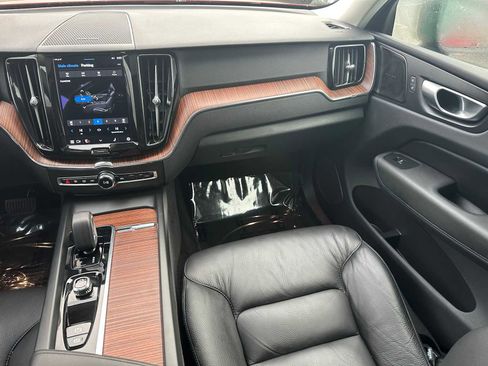 Certified 2023 Volvo XC60 B5 Plus w/ Climate Package image 17